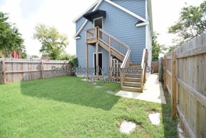 Primary Photo - 2413 Carrington St
