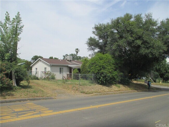 Foto del edificio - 2431 Las Plumas Ave