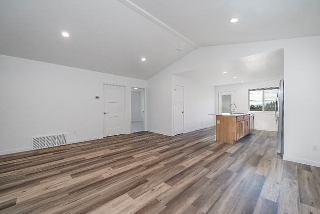 Building Photo - 128 W View Dr