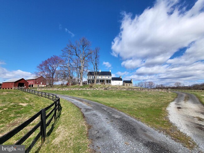 Building Photo - 16471 Hillsboro Rd