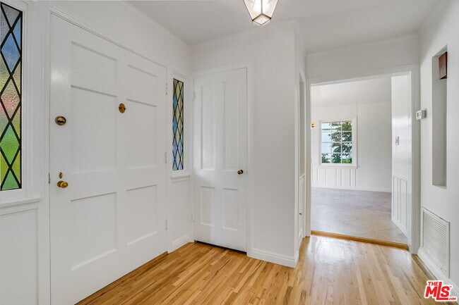 Building Photo - 3246 Benda St