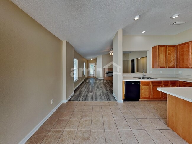 Building Photo - 421 Monet Ave