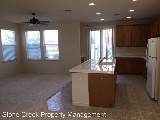 Foto del edificio - 4 br, 2.5 bath House - 1941 Mammoth Wy.