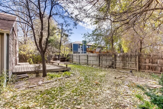 Building Photo - 1525 Crestmore Pl