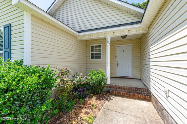 Building Photo - 606 Mattocks Ave