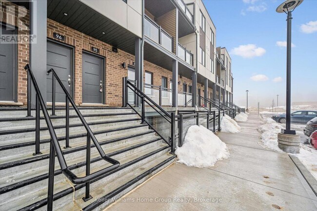 Building Photo - 940 St David St N