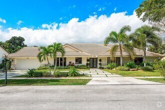 Building Photo - 3765 Kings Way