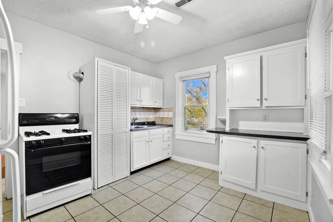 Photo - 724 Brookline Ave Townhome