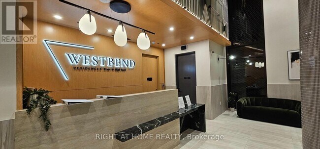 Photo du bâtiment - 1660 Bloor St W
