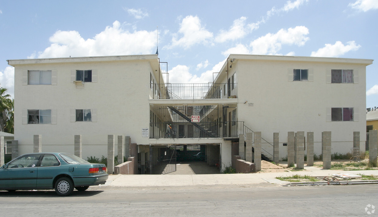 Building Photo - Winona Apartments