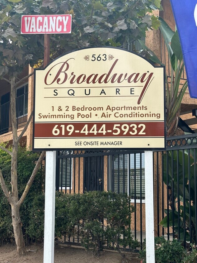 Building Photo - 563 Broadway