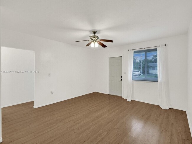 Foto del edificio - 1003 NE 110th St