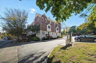Building Photo - 58A Ridgedale Ave