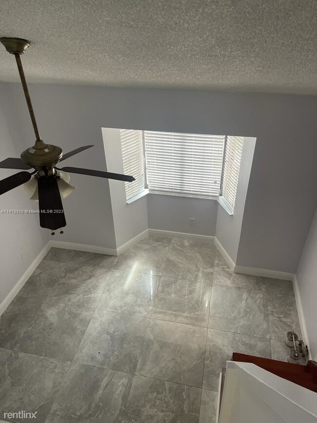 Foto del edificio - 3 br, 2.5 bath House - 11795 SW 18th St # ...