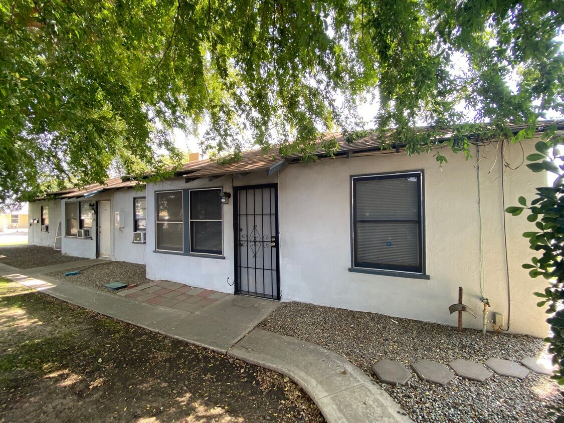 2905 Peerless Ave Unit Apt 3, Bakersfield, CA 93308 Room for Rent in