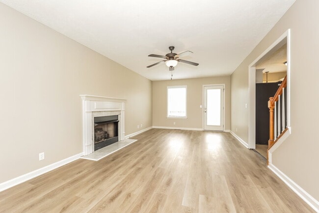 Building Photo - 6200 Rocky Top Dr