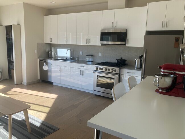Foto del edificio - 3610 Leary Wy NW