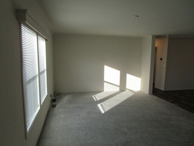 Foto del edificio - Newer Spacious Home in Ochoco West Subdivision - Available Soon!