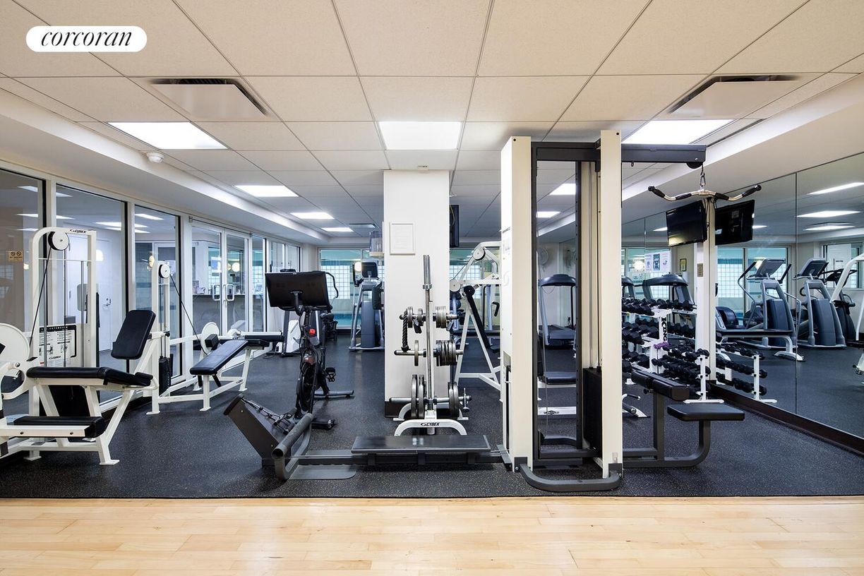 Foto del edificio - 150 E 57th St