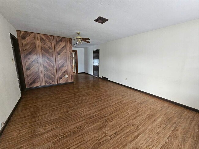 Building Photo - 4527 SW Beta Ave
