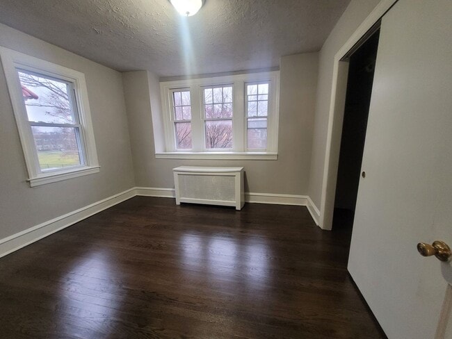 Building Photo - Your Family's New Home - 3bd/1ba newly ren...