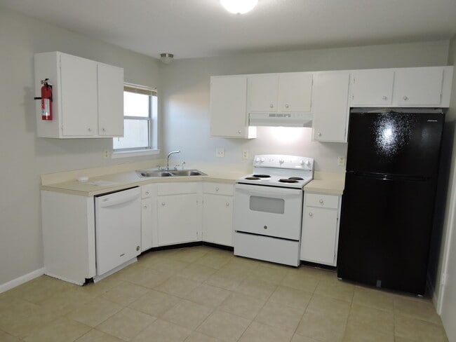 Foto del edificio - 103 Hampton Dr