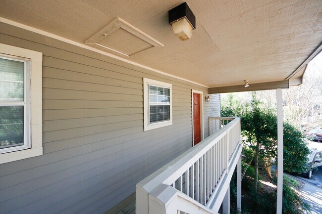 Foto del edificio - Walkable Quiet and Friendly Smyrna