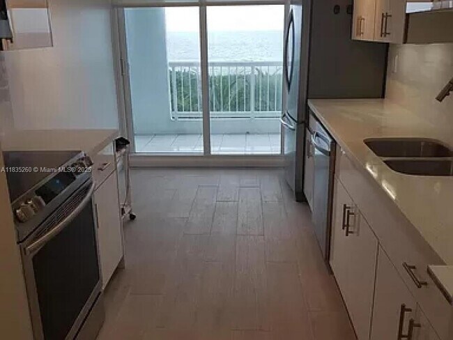 Foto del edificio - 9341 Collins Ave