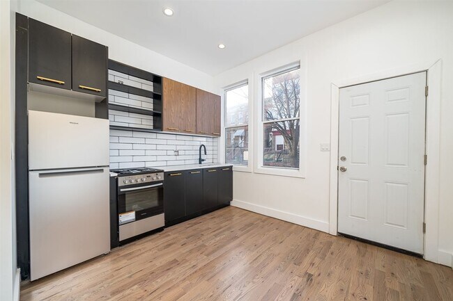 Foto del edificio - 70 Lafayette St