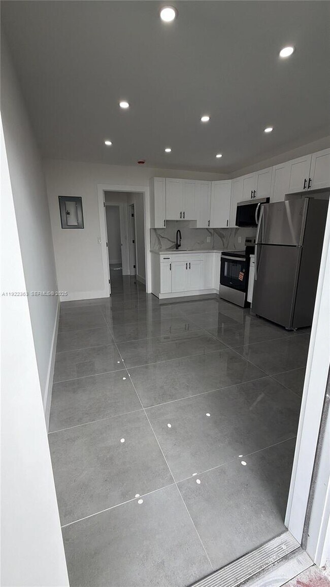 Foto del edificio - 935 Jefferson Ave