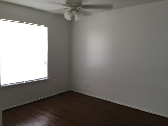 Building Photo - 3700EL