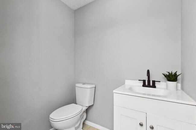 Building Photo - 5932 Spruce Run Ct