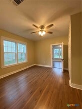 Building Photo - 904 N Main St