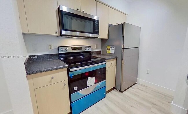 Foto del edificio - 2544 Centergate Dr