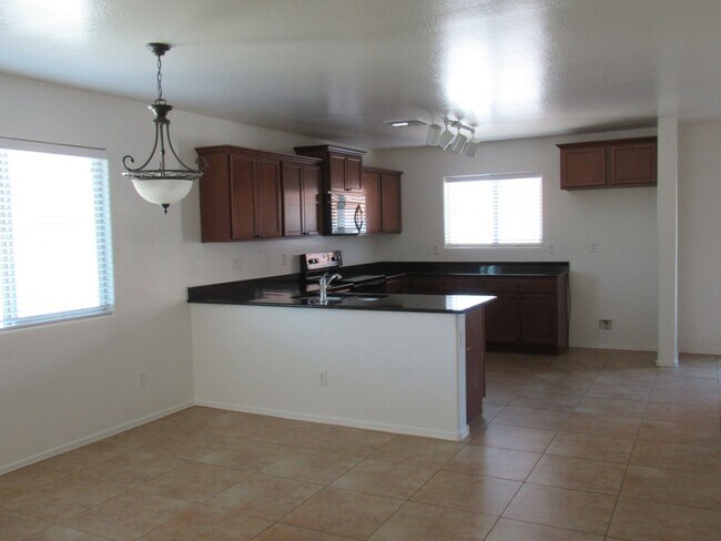 Foto del edificio - Spacious Home in Gated Community!