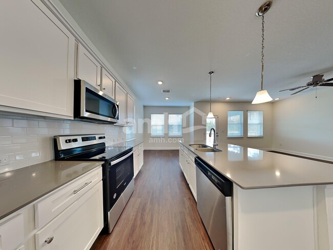 Building Photo - 27568 St Andrews Ave