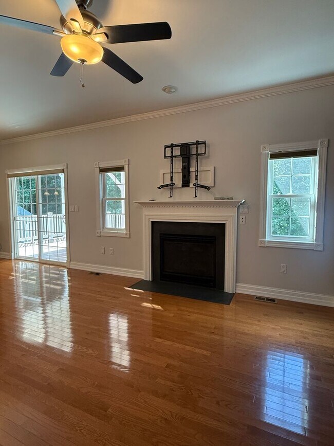 Building Photo - 8915 Whitecliff Ln