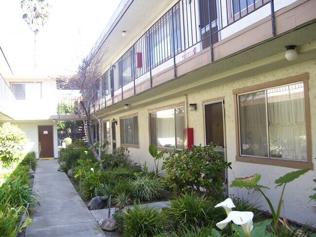 Building Photo - 1360 Calabazas Blvd