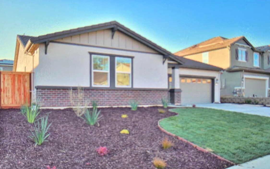 Primary Photo - 4215 Whitethorn Dr