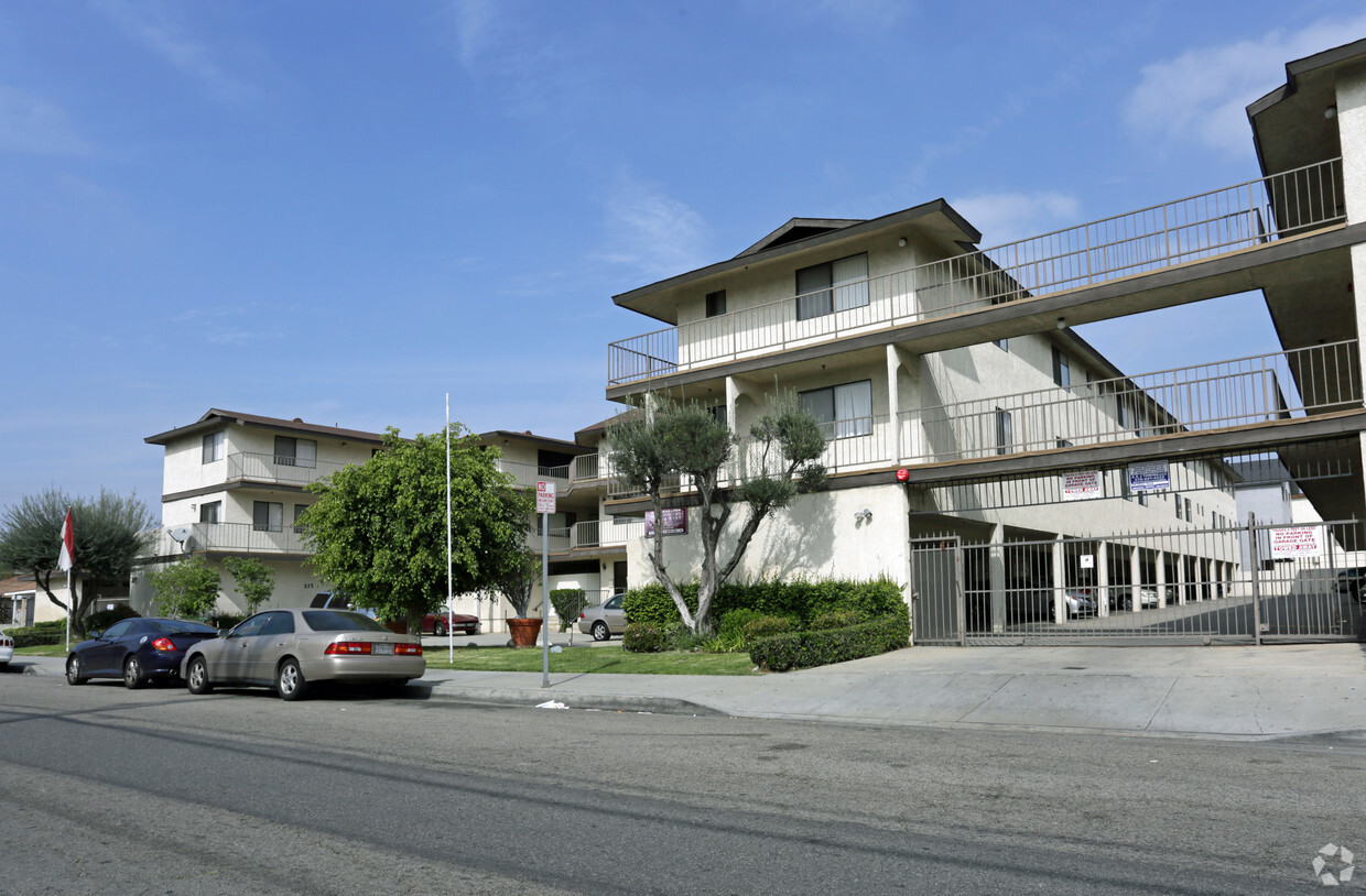 Primary Photo - Villa Bella Apartments