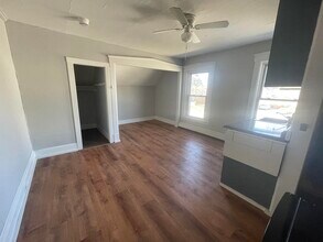 Building Photo - 52 Chestnut Ave