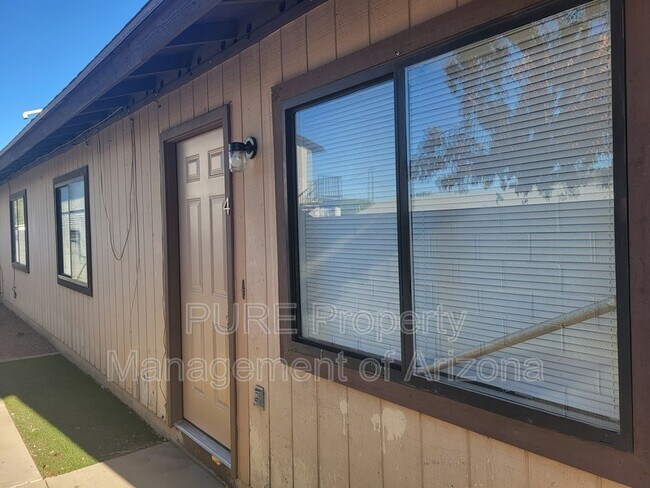Building Photo - 533 S Olive