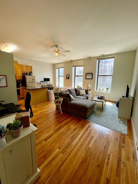 Foto del edificio - 1459 N Milwaukee Ave