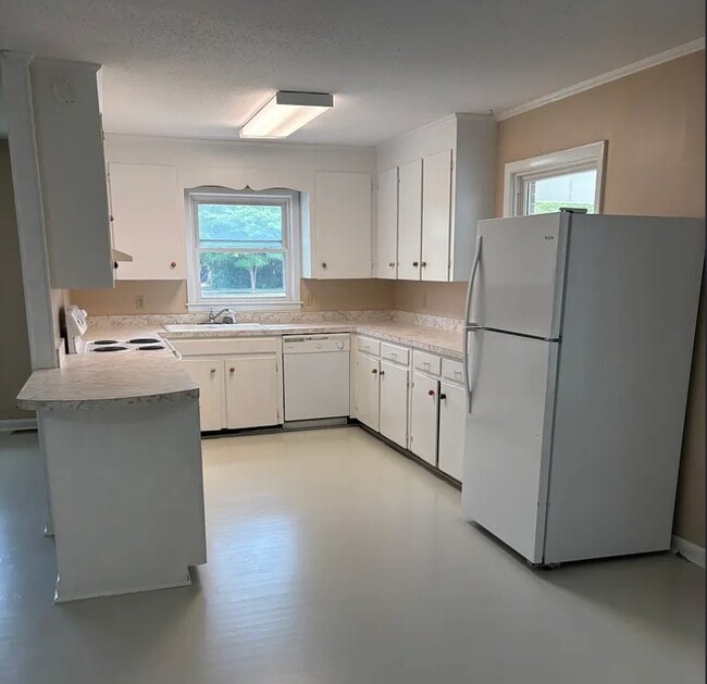 Building Photo - 4905 College Acres Dr