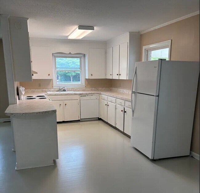 Foto del edificio - 4905 College Acres Dr