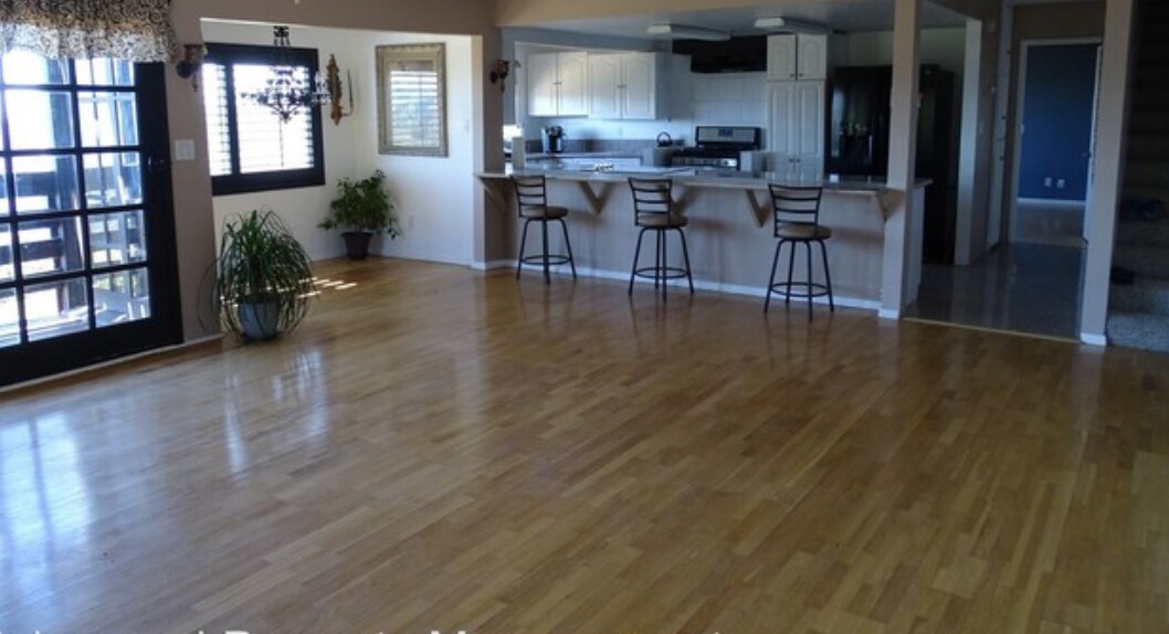 Building Photo - 30420 Starland Dr