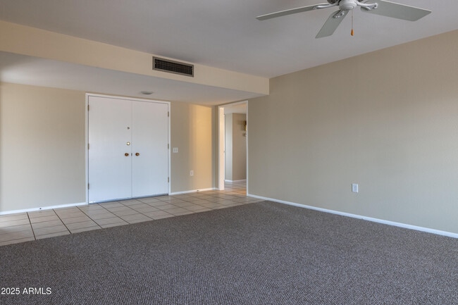 Building Photo - 10005 W Oak Ridge Dr