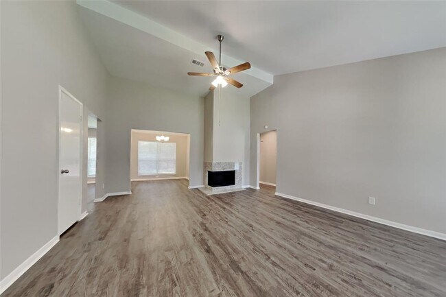 Building Photo - 2403 Pine Cone Dr