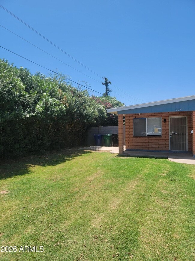 Building Photo - 204 N Standage