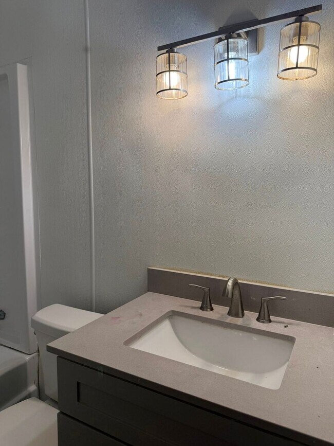 Foto del edificio - 3 Bed 1 Bath House for Rent